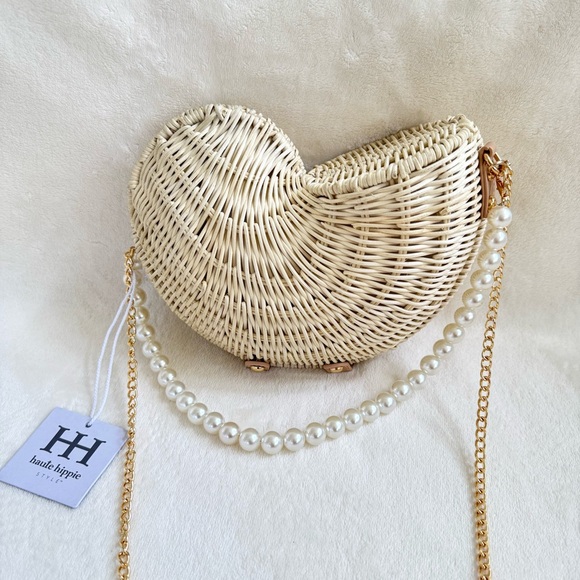 Haute Hippie Cream Woven Wicker Shell-Shaped Purse w/ Faux Pearl Handle - Picture 5 of 7